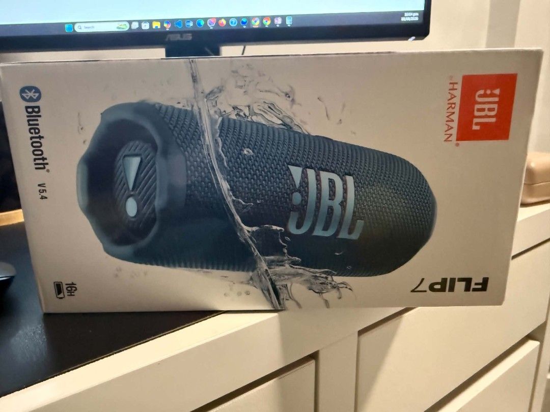 JBL Flip 7 Bluetooth Speaker - Blue (Category: Soundbars, Speakers & Amplifiers) located in Imus. Submitted by redjelin178430 (Listing ID 1464184941, Image 1). Description: - JBL Flip 7 Bluetooth Speaker - Color: Blue - MOD: lalamove.