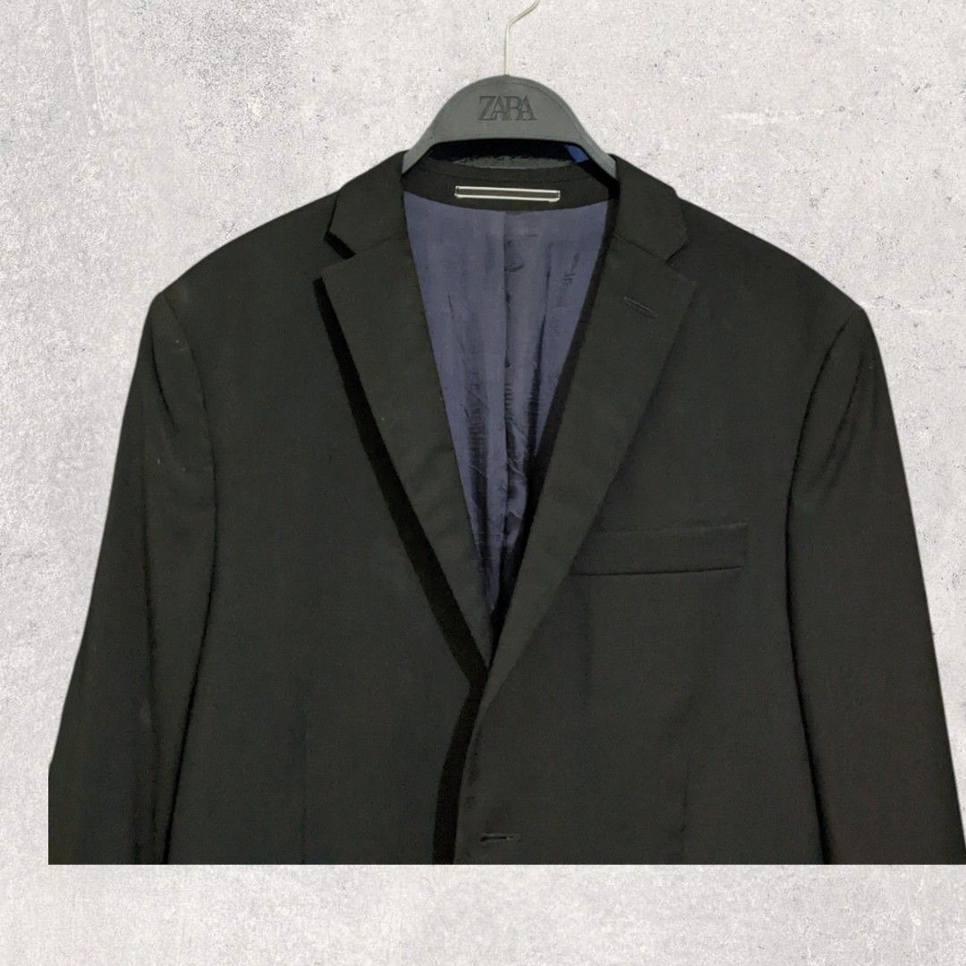 Jlindeberg Coat Medium (Category: Coats, Jackets and Outerwear) located in San Juan City. Submitted by 4keeps.mnl (Listing ID 1464293598, Image 2). Description: AUTHENTIC ✅ ORIGINAL Condition: 9.5/10 Medium Issue: None.