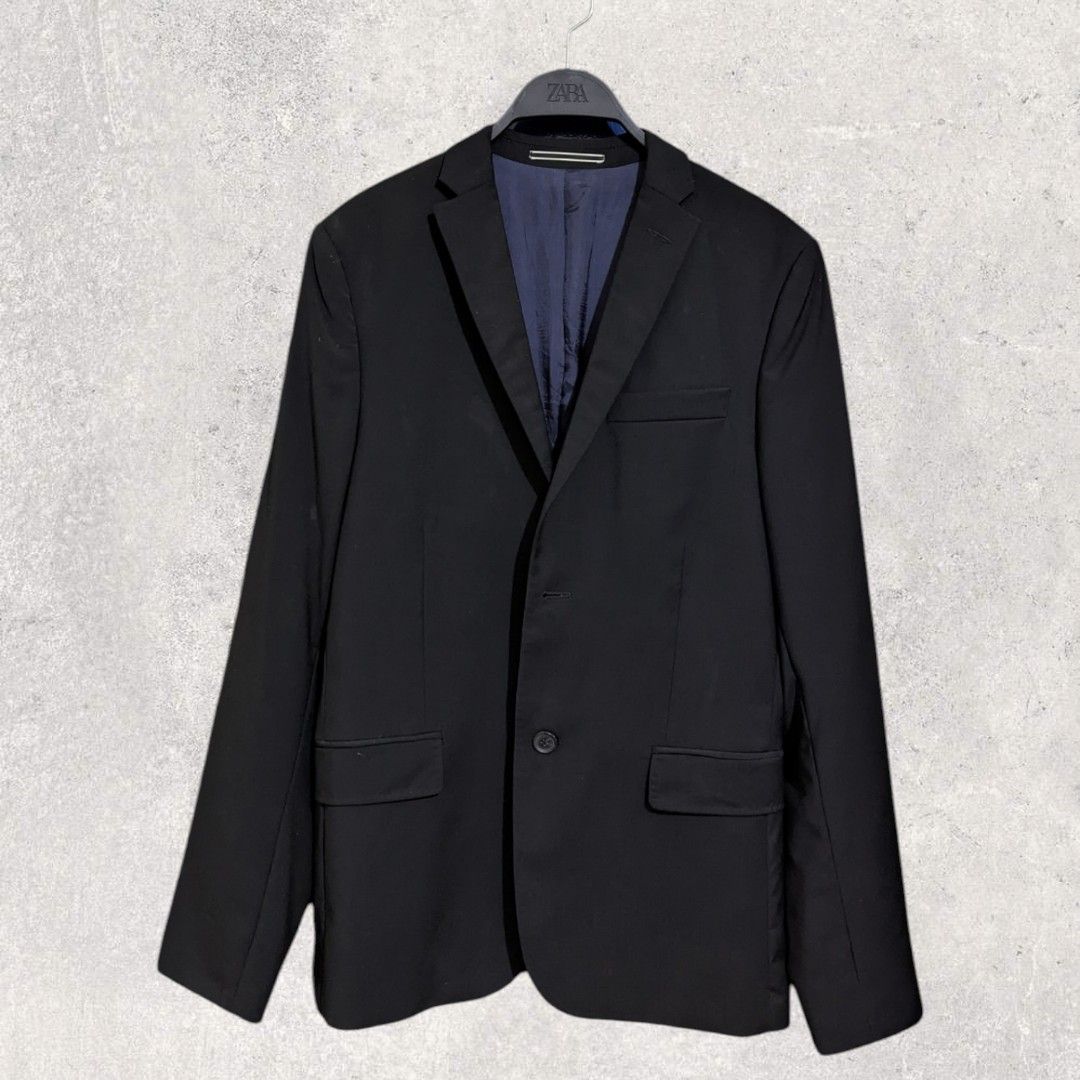 Jlindeberg Coat Medium (Category: Coats, Jackets and Outerwear) located in San Juan City. Submitted by 4keeps.mnl (Listing ID 1464293598, Image 1). Description: AUTHENTIC ✅ ORIGINAL Condition: 9.5/10 Medium Issue: None.