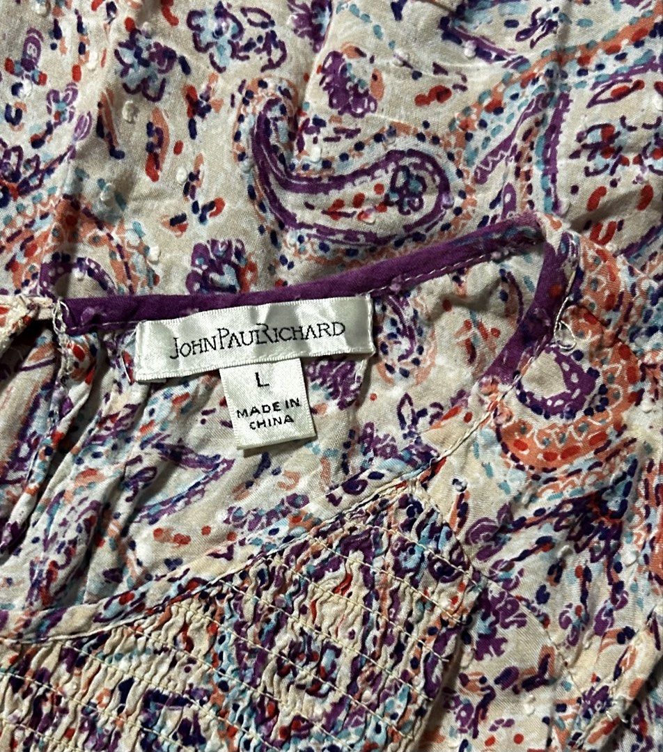 JOHN PAUL RICHARD (Category: Blouses) located in Davao. Submitted by sart0ria85 (Listing ID 1464232549, Image 3). Description: A beach blouse in paisleys, monochromatic bottom and stretchable breast part. 100% RAYON MADE IN CHINA 🇨🇳 LARGE. Size 8 EXCELLENT CONDITION (90/100).