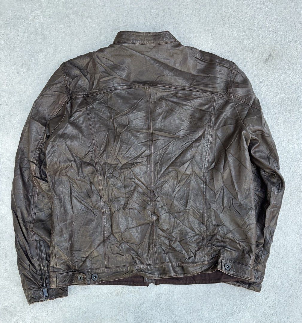 John Varvatos Cafe Racer Leather Jacket (Category: Luxury Apparel) located in Baguio. Submitted by thecollector2600 (Listing ID 1464248841, Image 2). Description: Large Made in india Pit to pit -23” Length-26” Shoulder to shoulder-20” Sleeves-27” Can fit up to XL.