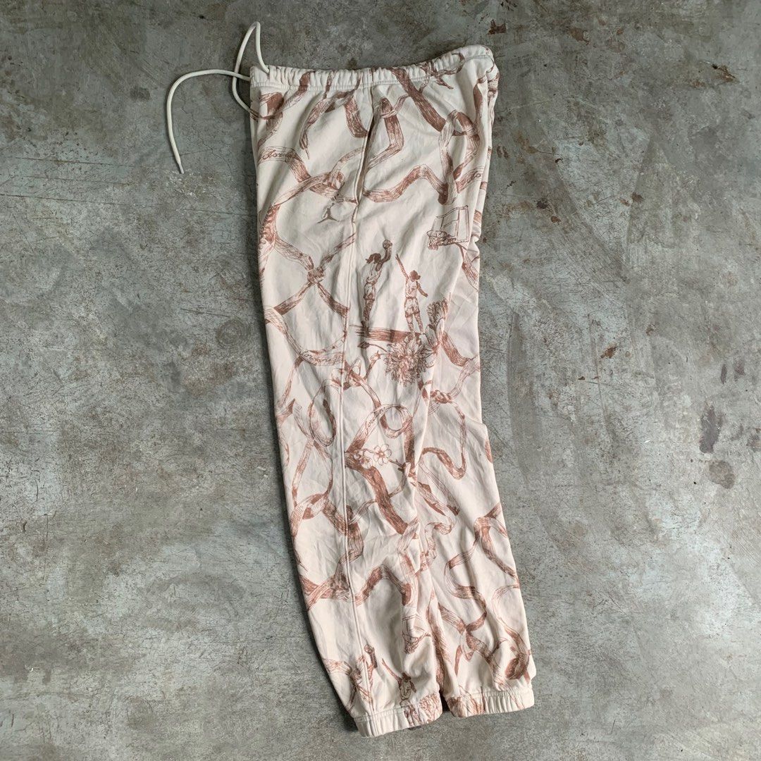 Jordan Brand All Over Print Sweatpants (Category: Vintage Collectibles) located in Manila. Submitted by emplysthrift. (Listing ID 1464164803, Image 1). Description: Jordan Beige Sweatpants Jogger Waist " 30 to 34 Length" 40 Excellent Condition Color rate: 9.5/10 Issue: need wash Unli vouch/vc for safe transactions 📲 Location: Laspinas City, Metro Manila, Brngy Talon Uno. 📍 DM IF INTERESTED📥 #emplysthrift - Cream colored sweatpants - All-over b