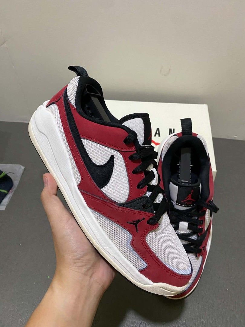 Jordan CMFT ERA (Category: Sneakers) located in Bacolod City. Submitted by noiz_gee (Listing ID 1464307856, Image 3). Description: rarely used shoes. 25.5cm.