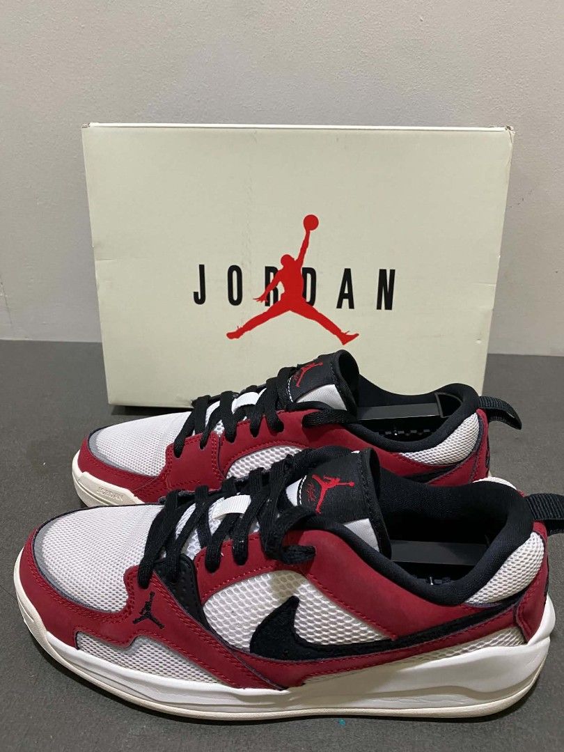 Jordan CMFT ERA (Category: Sneakers) located in Bacolod City. Submitted by noiz_gee (Listing ID 1464307856, Image 1). Description: rarely used shoes. 25.5cm.