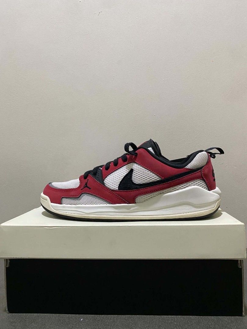 Jordan CMFT ERA (Category: Sneakers) located in Bacolod City. Submitted by noiz_gee (Listing ID 1464307856, Image 2). Description: rarely used shoes. 25.5cm.