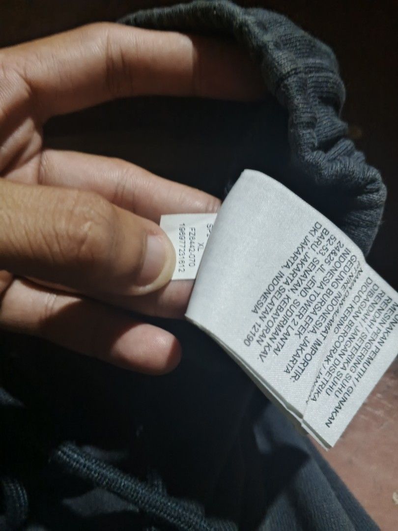 Jordan Jogger Pants Size XL (Category: Joggers) located in Manila. Submitted by thriftnized_07 (Listing ID 1464279210, Image 3). Description: - Grey Jordan jogger pants - Size XL on tag (fits 32-42 waist) - Drawstring waist and elastic cuffs - Printed Jordan logo on the side - Great for casual wear.