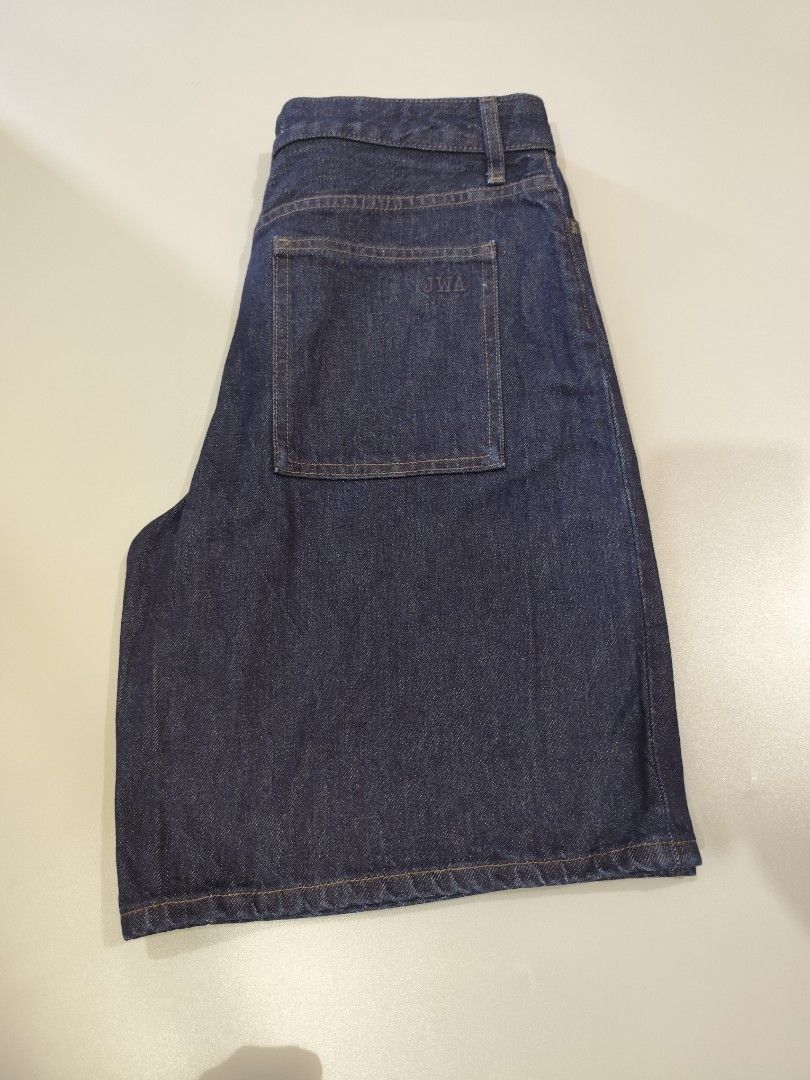 JWANDERSON FT. UNIQLO (Category: Shorts) located in Caloocan City. Submitted by triftbyzion (Listing ID 1464229262, Image 2). Description: JWANDERSON FT. UNIQLO SIZE 32 BRAND NEW CONDITION SUPER GANDA COLOR RATE 10/10.