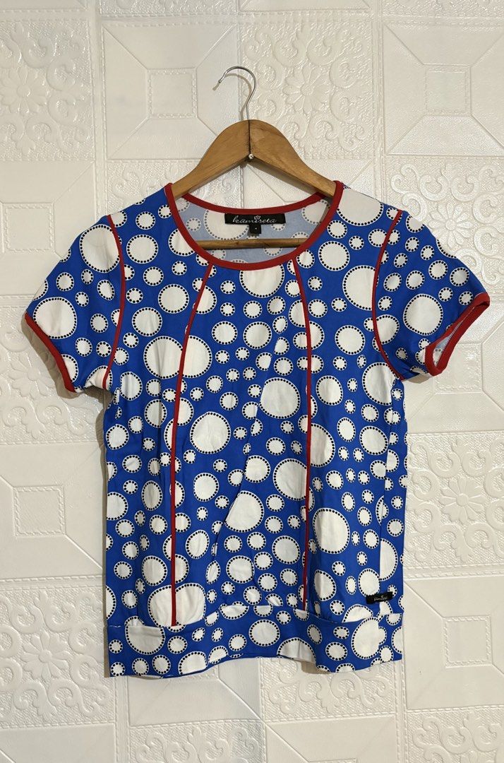Kamiseta Top medium (Category: Blouses) located in Legazpi City. Submitted by wearablefinds (Listing ID 1464167491, Image 1). Description: Brand new without tag Size medium Cotton stretchable .