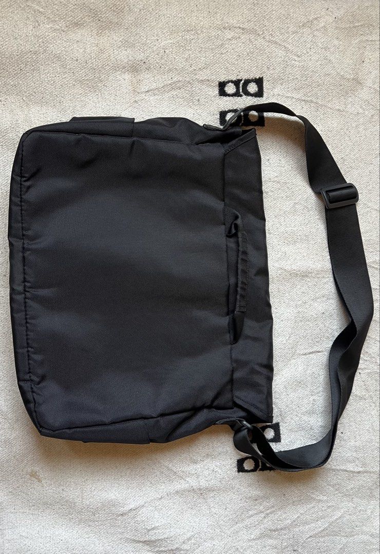 Kangol Black Messenger Bag (Category: Sling Bags) located in Cagayan de Oro. Submitted by nelsondel21723 (Listing ID 1464184347, Image 2). Description: - Black Kangol messenger bag - Main zip compartment - Front flap with buckle closure - Multiple internal pockets for organization - Adjustable shoulder strap - Ideal for daily use or travel - Clean and functional design.