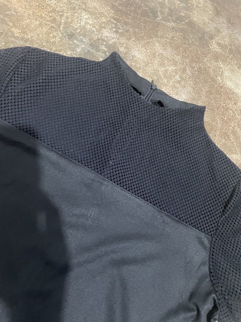 Karl Lagerfeld vintage blouse (Category: Looking For) located in Davao. Submitted by mj_designervintagecurator (Listing ID 1464167064, Image 3). Description: 📌 In good condition 📌bet fit small to semi med 📌shoulder 14- bust 36- armpit 16- length 22 inches.