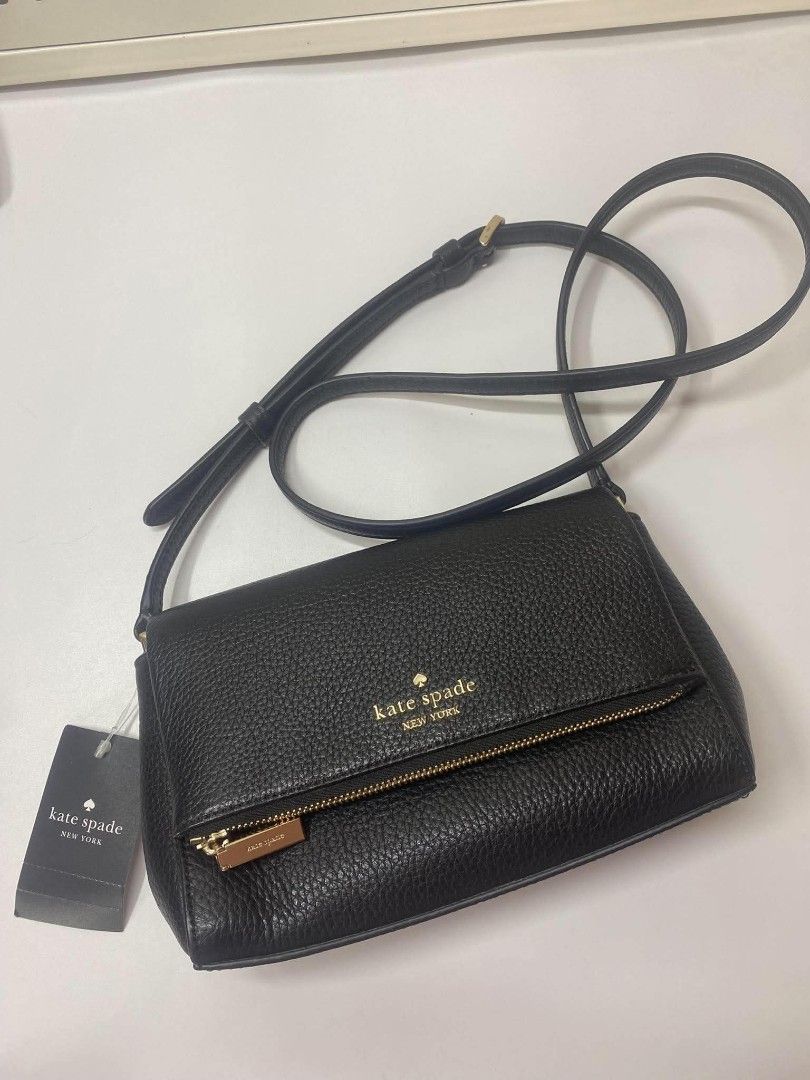 Kate Spade Crossbody Bag (Category: Cross-body Bags) located in Rodriguez. Submitted by lulufindsatbp (Listing ID 1464185456, Image 2). Description: Letting go of this pretty - Kate Spade Crossbody Bag Authentic can pass as new and in good condition 3,500 only ⚠️ No reservation, 1st to pay will get the item 📍 Location: Rodriguez, Rizal 🚚 Shipping: J&T or Lalamove 📌 Shipping fee will be shouldered by the buyer 💰 MOP: MariBank, Maya, or PNB.