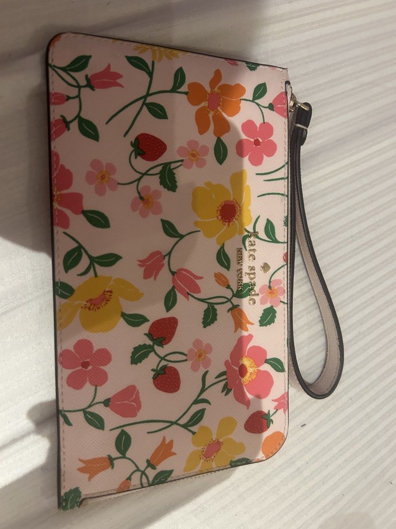 Kate spade floral wallet cardholder (Category: Wallets & Card holders) located in Manila. Submitted by coquettecosette (Listing ID 1464185291, Image 1). Description: ୨୧ Kate Spade Floral Pink Wallet / Cardholder 🌷🎀 the sweetest little pink floral wallet ♡ perfect for keeping your cards + essentials organized while adding a cute feminine touch to your everyday bag ✨.