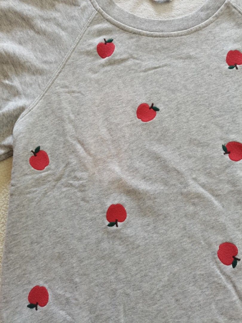 Kate Spade New York Apple Embroidered Pullover (Category: Blouses) located in Santa Cruz. Submitted by oddpenguin-4575 (Listing ID 1464277733, Image 3). Description: 📌.....P L E A S E R E A D..... 📌measurement:Laid flat Sh-25"/Sleeve-__/Chest-20.5"/Lenght-23"/armhole-6.5"/armpit-6.5" 📌size: women's Medium to Large (M - L) in standard casual wear or t-shirt sizing. 📌color-10/10 📌Brand:Picone Club 📌authentic Kate Spade New York Apple Embroide