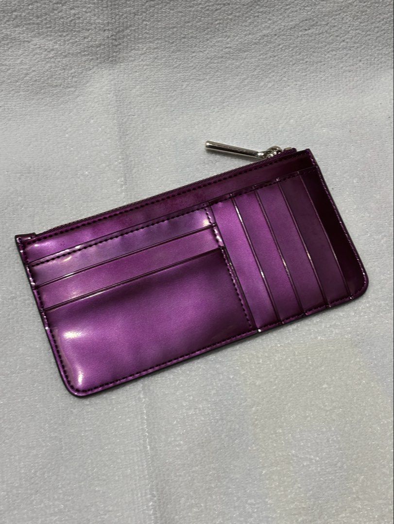 Kate Spade Pink Patent Leather Wallet (Category: Wallets & Card holders) located in Quezon City. Submitted by prelovedby.cxx (Listing ID 1461016114, Image 3). Description: Kate Spade pink pattent leather wallet Unused, stored with box Price slight nego.
