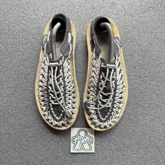 KEEN UNEEK SANDALS LIGHT MINT GREEN (Category: Sandals) located in Cagayan de Oro. Submitted by huntbytrickjam.v2 (Listing ID 1464304791, Image 2). Description: K-EN UNEEK SANDALS LIGHT MINT GREEN US 7 WMNS / EURO 37.5 / CM 24 EXCELLENT Pair Only No Issue M - 1499.