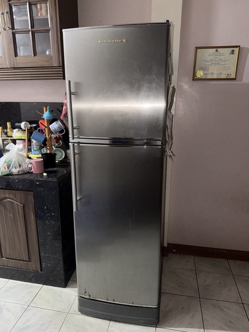 Kelvinator 2-Door Refrigerator Non-Inverter (Category: Refrigerators and Freezers) located in San Pedro. Submitted by Ferdie (Listing ID 1464138049, Image 3). Description: - Kelvinator 2-door refrigerator - Top freezer compartment - Ample shelf space inside - Height: 1.53 meters - Excellent for food preservation - Fully functional - Minor cosmetic scuffs on exterior.