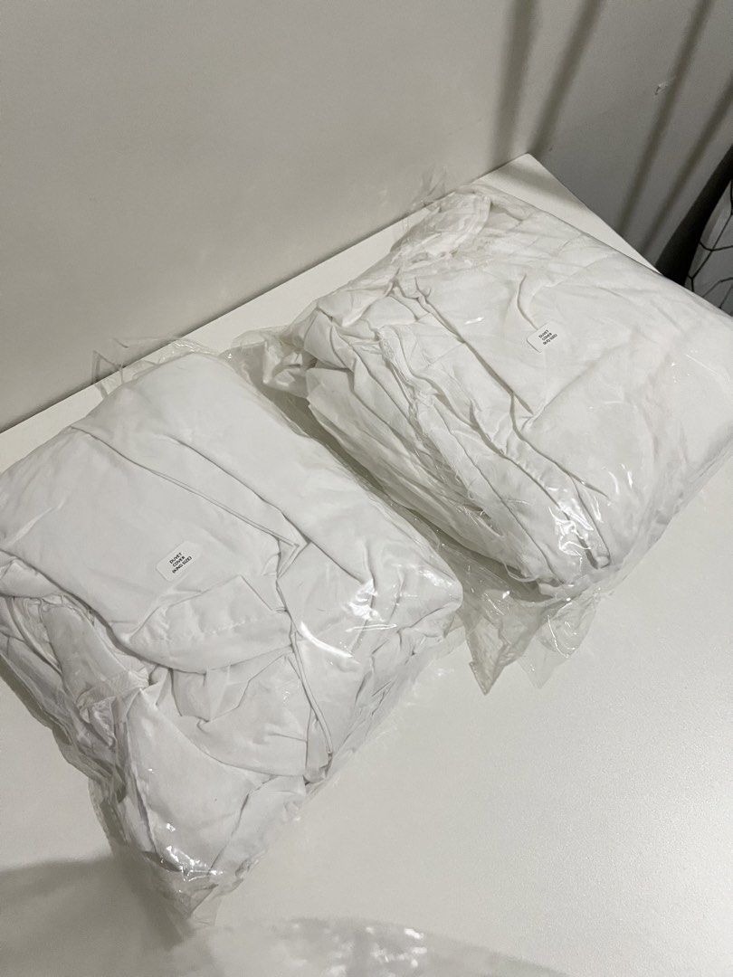King size duvet cover (Category: Bedding & Towels) located in Quezon City. Submitted by styleandcomfort (Listing ID 1464281571, Image 1). Description: Selling low! 2pcs available Message me for inquiries 😊.