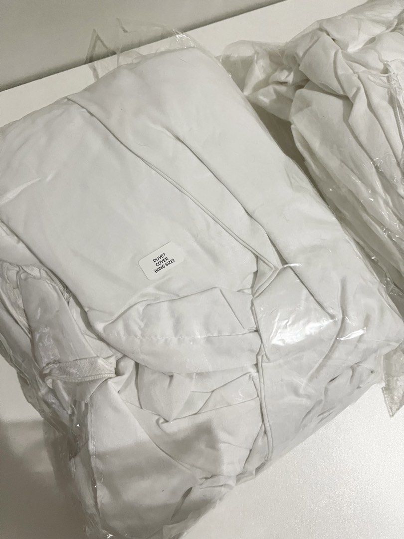 King size duvet cover (Category: Bedding & Towels) located in Quezon City. Submitted by styleandcomfort (Listing ID 1464281571, Image 2). Description: Selling low! 2pcs available Message me for inquiries 😊.