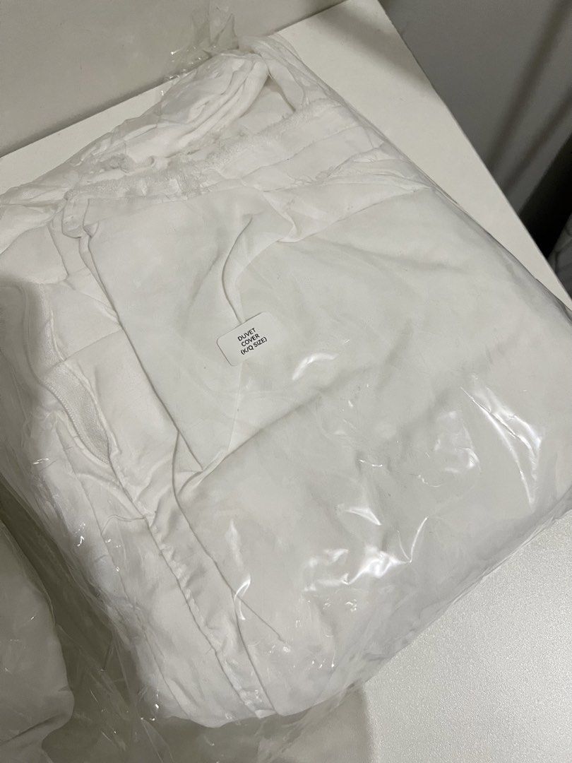 King size duvet cover (Category: Bedding & Towels) located in Quezon City. Submitted by styleandcomfort (Listing ID 1464281571, Image 3). Description: Selling low! 2pcs available Message me for inquiries 😊.