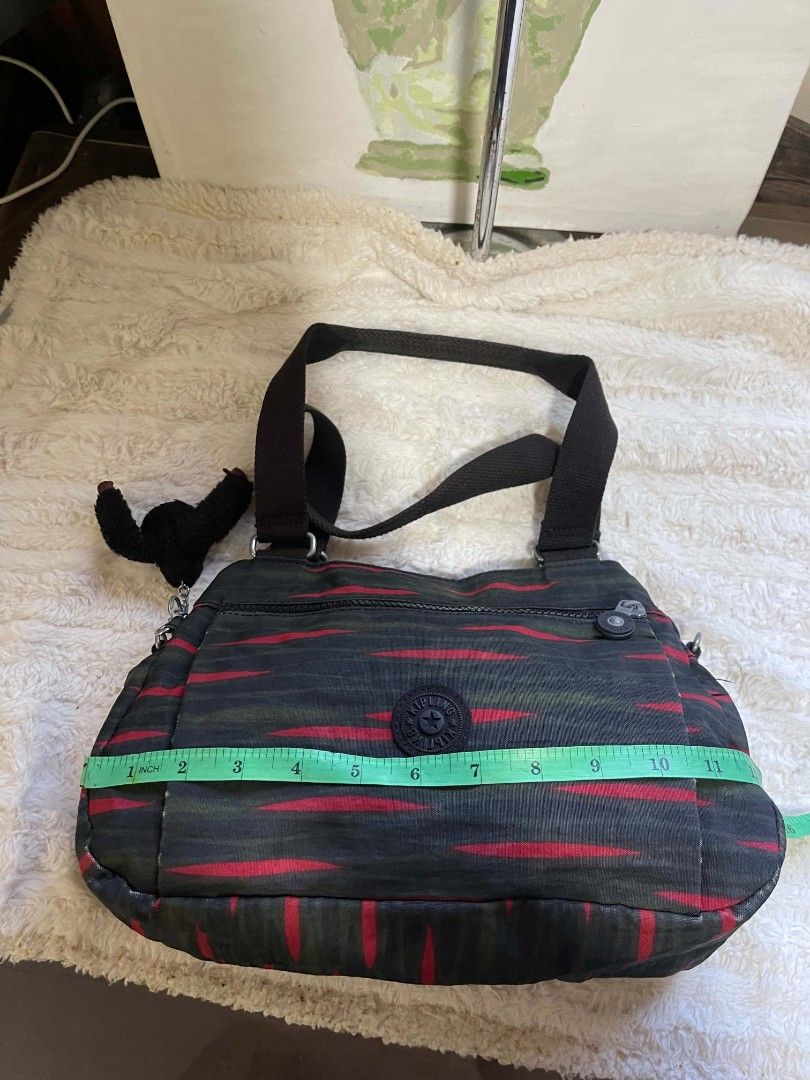 Kipling shoulder bag Original (Category: Shoulder Bags) located in Naawan. Submitted by twillycalledprelovedbags (Listing ID 1464171293, Image 3). Description: issue: Wala napo Ang leather na handle and may konting issue sa dirt sa loob missing sling.
