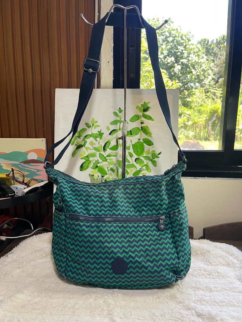 Kipling sling bag original (Category: Cross-body Bags) located in Naawan. Submitted by twillycalledprelovedbags (Listing ID 1464170027, Image 1). Description: issue faded sa front.