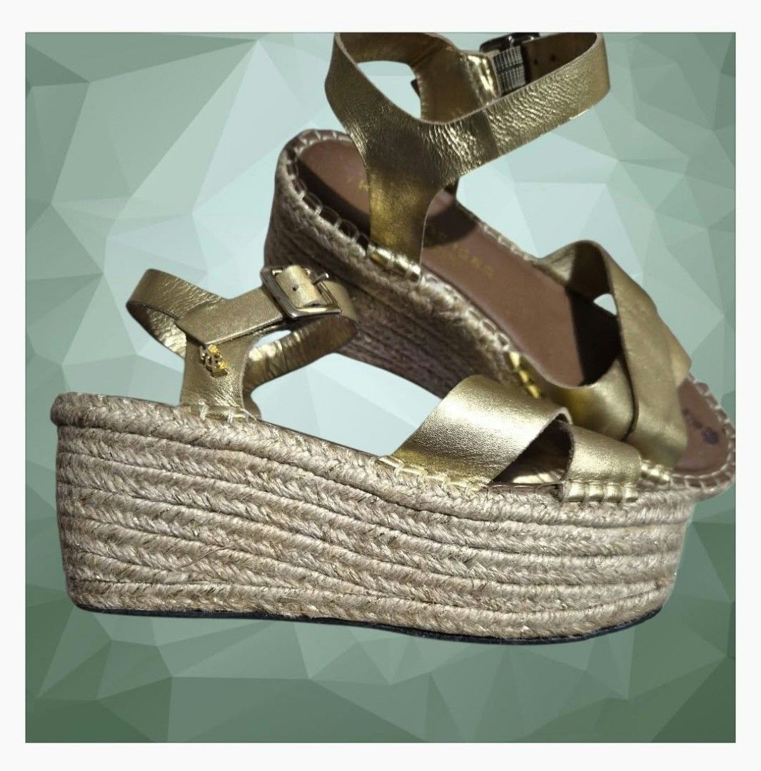 KURT GEIGER Wedge Dandals (Category: Wedges) located in Paranaque City. Submitted by calm_youngstore7 (Listing ID 1464329665, Image 1). Description: KURT GEIGER LONDON Womens Lovely Arlo Gold Leather Platform Sandal Shoes Switch up your summer style with a pumped-up espadrille: the must-have shoe of the season. Kurt Geiger London's Arlo is crafted in gold leather with a distinctive monogram charm and an 80mm rope sole for comfortable lift. • Mate