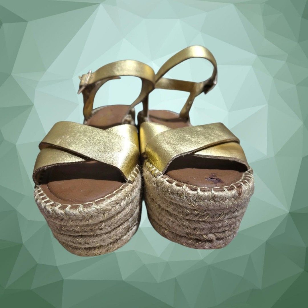 KURT GEIGER Wedge Dandals (Category: Wedges) located in Paranaque City. Submitted by calm_youngstore7 (Listing ID 1464329665, Image 3). Description: KURT GEIGER LONDON Womens Lovely Arlo Gold Leather Platform Sandal Shoes Switch up your summer style with a pumped-up espadrille: the must-have shoe of the season. Kurt Geiger London's Arlo is crafted in gold leather with a distinctive monogram charm and an 80mm rope sole for comfortable lift. • Mate