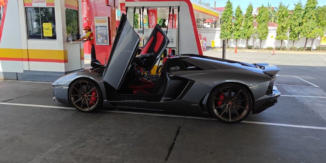 Lamborghini Aventador Roadster Auto (Category: Used Cars) located in Makati City. Submitted by yahj_takahashi (Listing ID 1464332877, Image 1). Description: 50th Anniversary 📍The Lamborghini Aventador Roadster LP720-4 convertible 50th Anniversary Roadster Roadster is a rare, limited-edition supercar built for the 2014 model year to celebrate Automobili Lamborghini's 50th birthday 100 units worldwide📍1of1🇵🇭 8,000kms only brandnew condition com
