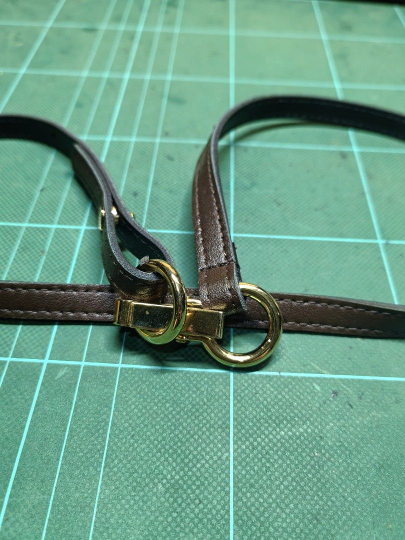 Leather Bag Handle (Category: Other Accessories) located in Cebu City. Submitted by dudes_villanueva (Listing ID 1464235244, Image 2). Description: Leather Bag Handle - Brown In excellent condition Length: 26in.