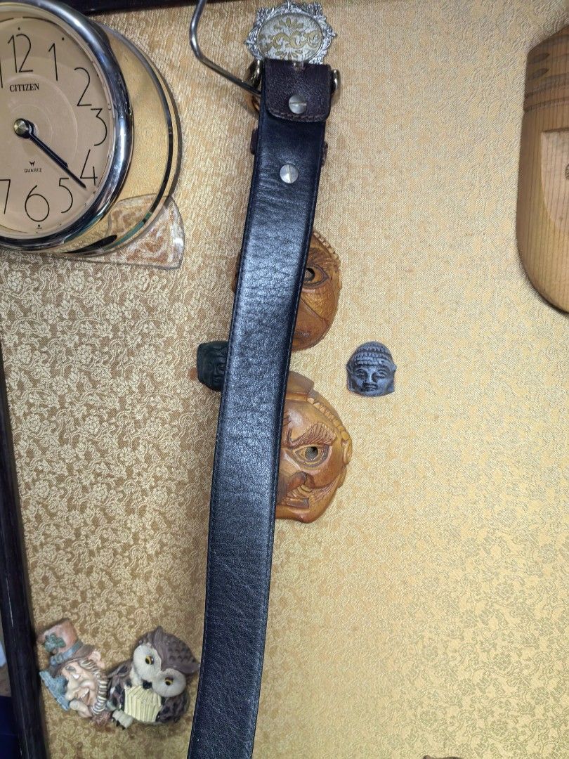 Leather Belt (Category: Belts) located in Cebu City. Submitted by dudes_villanueva (Listing ID 1464233216, Image 3). Description: Leather Belt In good condition - see all pics for overall condition. Length: 43in.