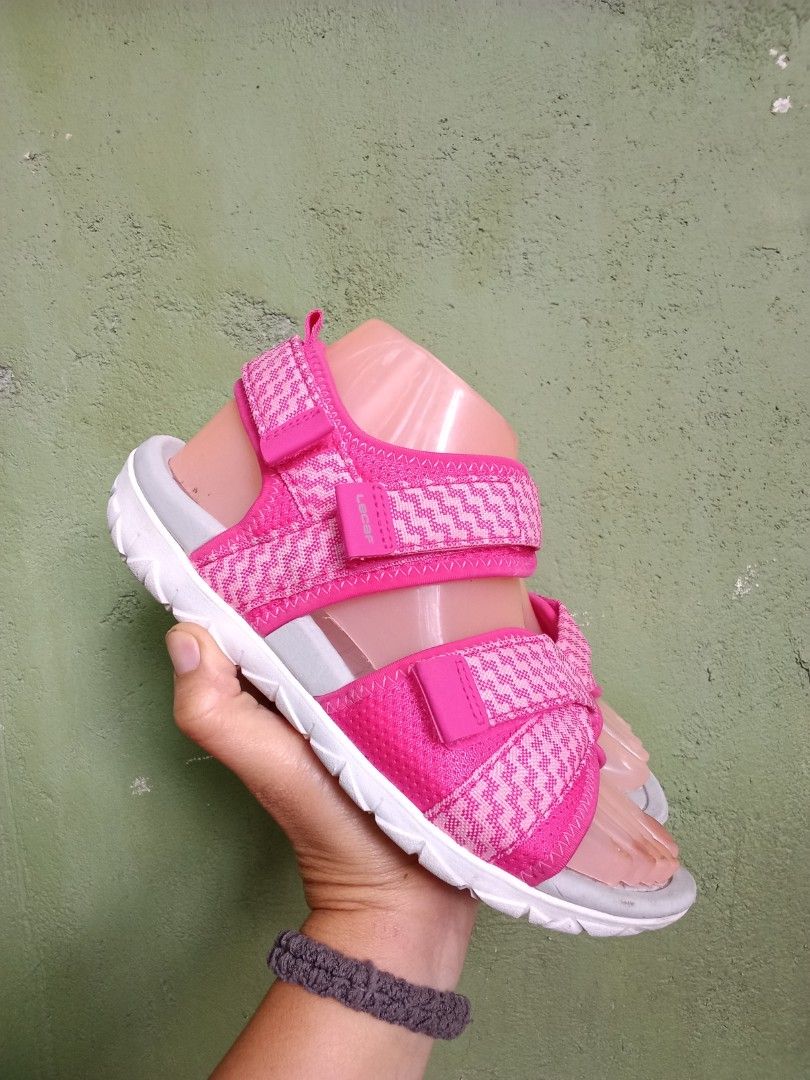 Lecaf (Category: Flats & Sandals) located in General Santos City (Dadiangas). Submitted by ukayonlineshoppe (Listing ID 1464176896, Image 3). Description: excellent condition napakatibay as in.