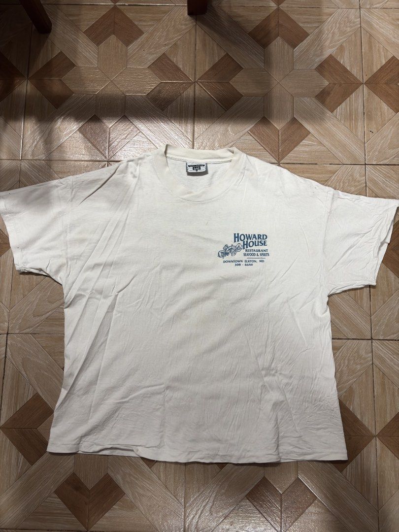Lee Graphic Tshirt (Category: Tshirts & Polo Shirts ) located in Naga. Submitted by mmmutt (Listing ID 1464205834, Image 1). Description: cropped fit 23x27.