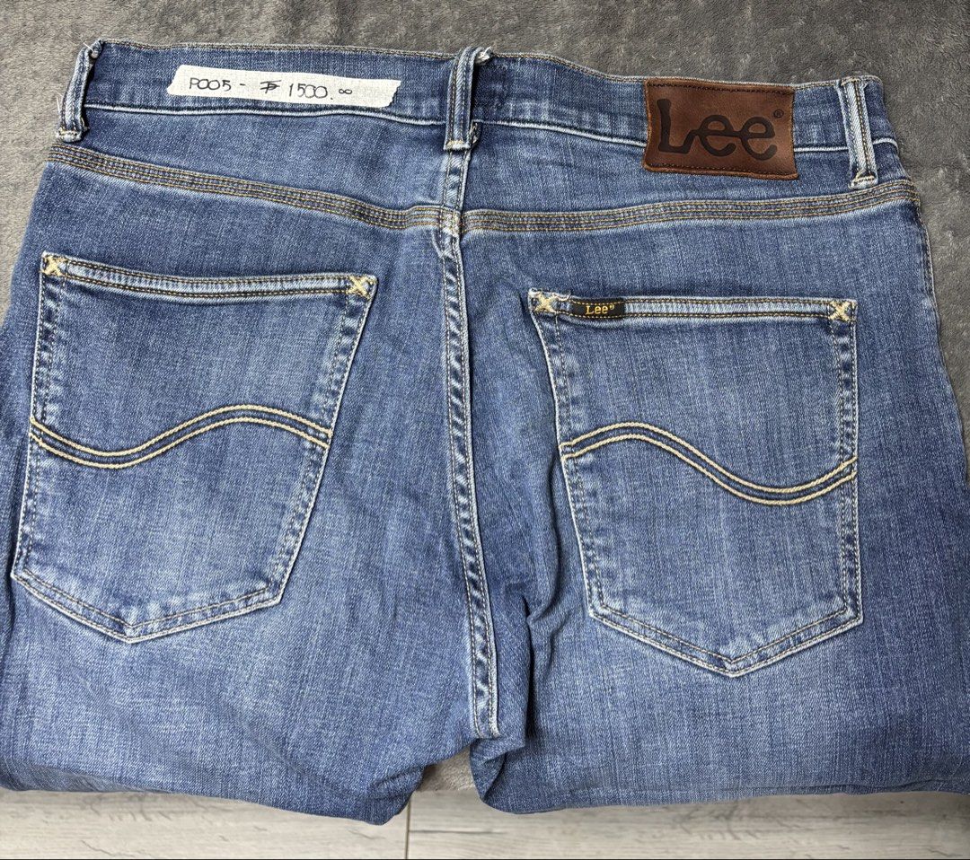 Lee Jeans Men's Size 32 Blue Denim (Category: Jeans) located in Pasig City. Submitted by genyzk (Listing ID 1464175984, Image 1). Description: - Classic blue denim jeans from Lee - Straight fit - Size 32 waist - Button and zip closure - Two back pockets with signature stitching - Leather Lee patch on back waistband - Perfect for everyday wear.