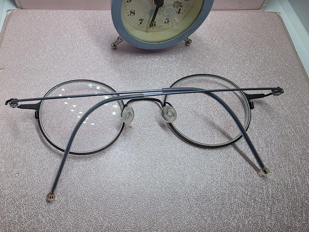 Leicnt by Mono design titanium (Category: Sunglasses & Eyewear) located in La Trinidad. Submitted by zasha28 (Listing ID 1464223856, Image 2). Description: graded lens replaceable lens Titanium lightweight.
