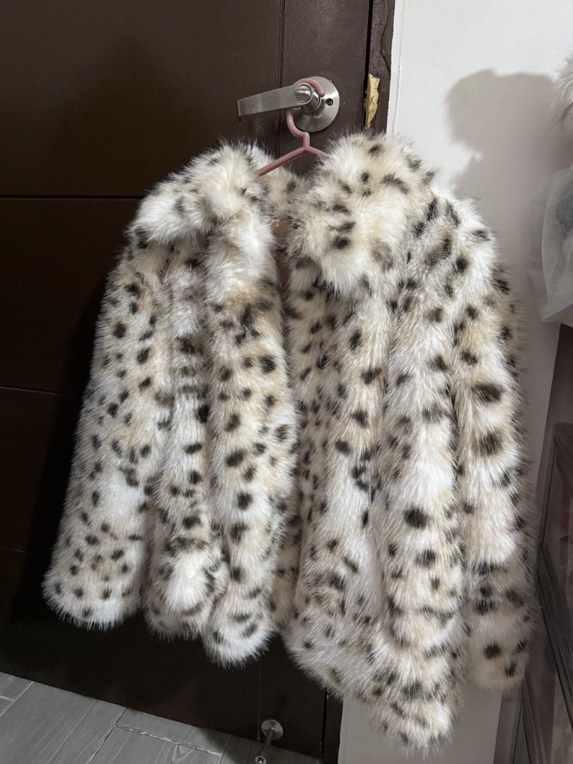 Leopard Print Fur Coat (Category: Coats, Jackets and Outerwear) located in Manila. Submitted by nikaxxo (Listing ID 1464219003, Image 1). Description: - Once used in Winter - Ultra-soft and cozy faux fur - Trendy leopard print - Perfect for staying warm in style - Versatile: looks great dressed up or down - Ideal for nights out or casual wear.