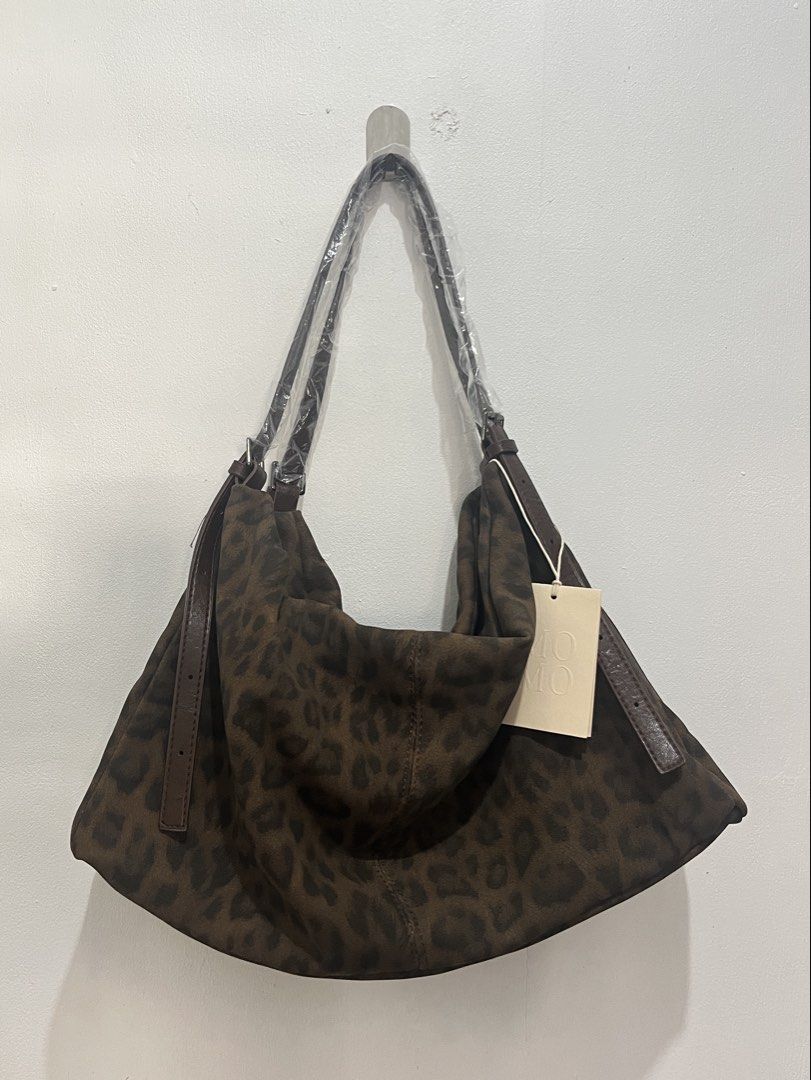 leopard print hobo bag (Category: Shoulder Bags) located in Caloocan City. Submitted by sarangh0ee (Listing ID 1464212989, Image 1). Description: - from bangkok - bnew with tag - super spacious! perfect as work bag - zipper opening is small but the inside is v big. can fit a lot of things :) .