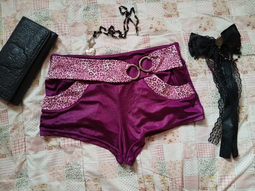Leopard shorts (Category: Shorts) located in Cebu City. Submitted by thrift_with_anjel (Listing ID 1464229794, Image 1). Description: ❀.ೃ࿔Leopard Short❀.ೃ࿔* 🌸Waist: 28-38 🌸Length: 9 🌷Mine: 549(AU).
