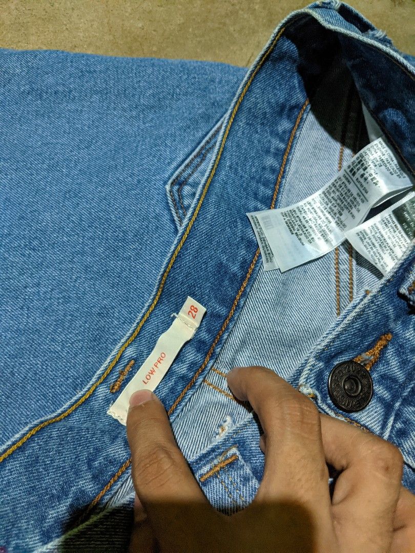 Levi' Red Jeans (Category: Jeans) located in Aliaga. Submitted by anselthrifts (Listing ID 1464250110, Image 3). Description: fits size 31 1300+sf.