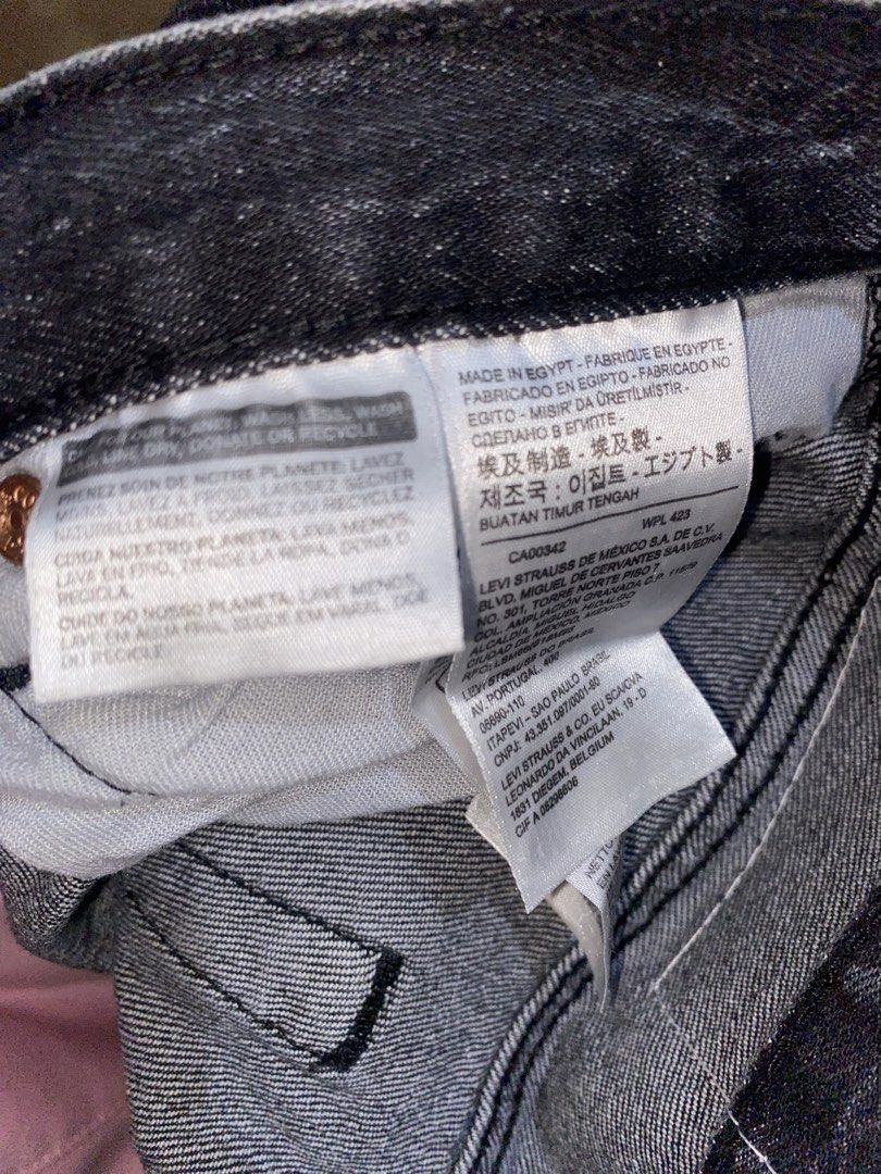 LEVIS 501 PANTS (Category: Jeans) located in Manila. Submitted by leonard230 (Listing ID 1464189922, Image 3). Description: SIZE 30 - 33 never been worn stock sum have issues.