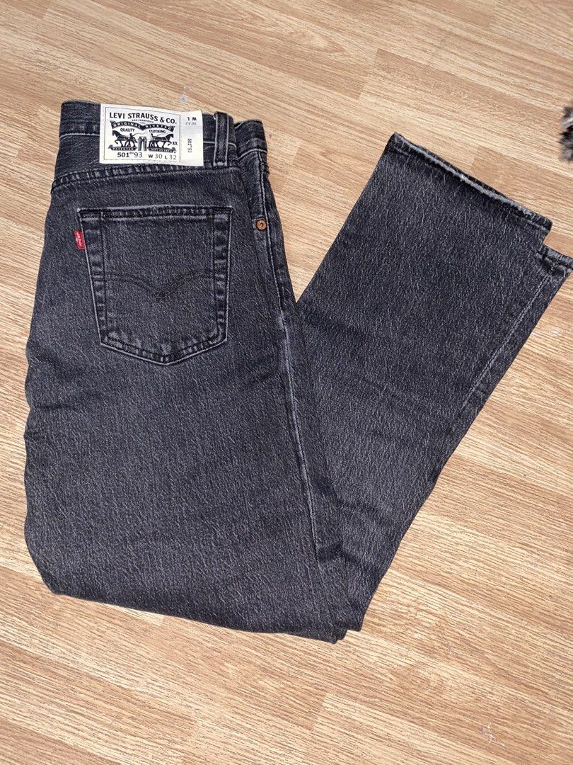 LEVIS 501 PANTS (Category: Jeans) located in Manila. Submitted by leonard230 (Listing ID 1464189922, Image 1). Description: SIZE 30 - 33 never been worn stock sum have issues.