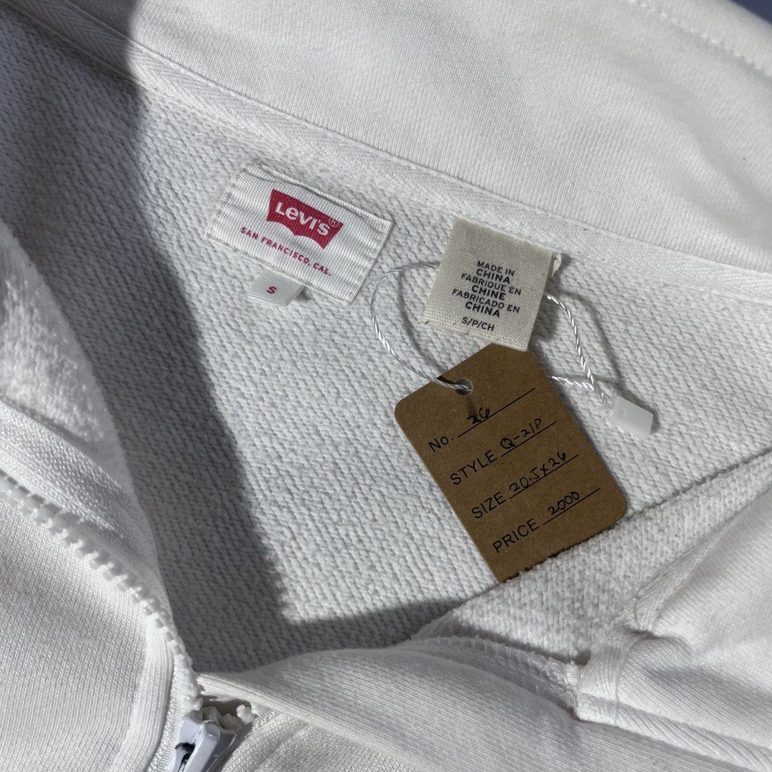 Levi's Color Block Quarter Zip Sweatshirt (Category: Coats, Jackets and Outerwear) located in Panabo. Submitted by bae.sick_thirft (Listing ID 1464143403, Image 3). Description: Quarter Zip Sweatshirt • Condition - Good • Color rate - 9.2/10 • Ribbings and hem masikip • Issue(s) - None • Perfect for dates Dimes: • Width - 20.5 • Lenght - 26 • Size - Small to Medium Price - 1999.