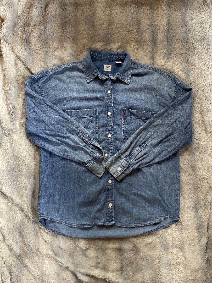 Levi's Denim Shirt Blue Size S (Category: Coats, Jackets and Outerwear) located in Andop. Submitted by safewater-895a (Listing ID 1464197464, Image 1). Description: - Classic Levi's denim shirt - Blue wash - Two chest pockets with button closure - Button-up front - Long sleeves with button cuffs - 100% cotton - Tagged S/P/CH - Width: 24 - Lenght: 27.