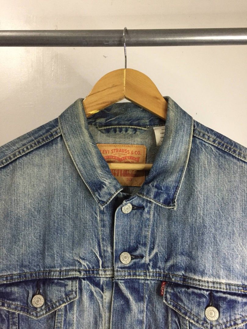 Levi's Denim Trucker Jacket (Category: Coats, Jackets and Outerwear) located in Balayan. Submitted by _wethrift (Listing ID 1464295861, Image 3). Description: Levi's Denim Trucker Jacket 🐎 - size XL - dimension 24 x 27.5 - excellent condition - color rate 9/10 - back print MINE - 📩 +shipping fee 📍 BALAYAN, BATANGAS.