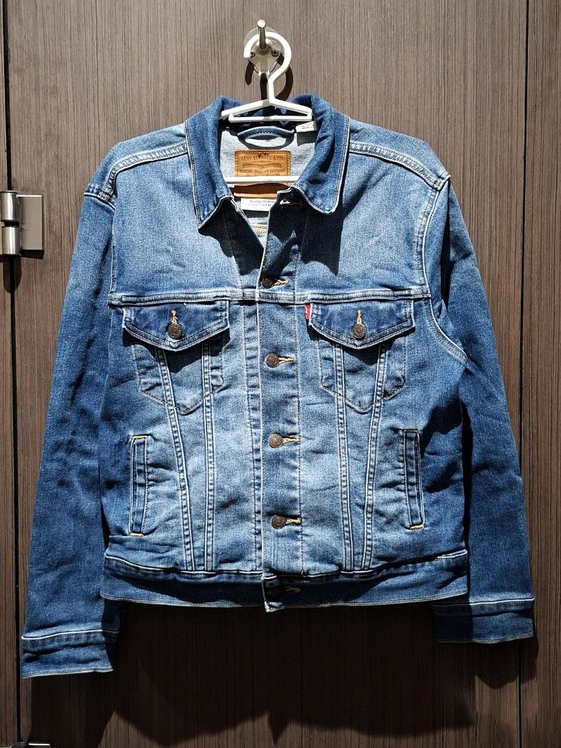 Levi's Denim Trucker Jacket (Authentic) (Category: Coats, Jackets and Outerwear) located in Pasig City. Submitted by coveted.mnl (Listing ID 1464318539, Image 1). Description: Guaranteed Authentic. Can pass as brand new📌 Retail goes for P4,699 🤍 Best fit to: Medium Width : 19 Length : 21.5 (MEASURED BY INCHES) 9.9/10 overall condition No issues or flaws in fabric • P1,200 Slightly negotiable • Pasig City meet up • Open for COD Via Lalamove or G