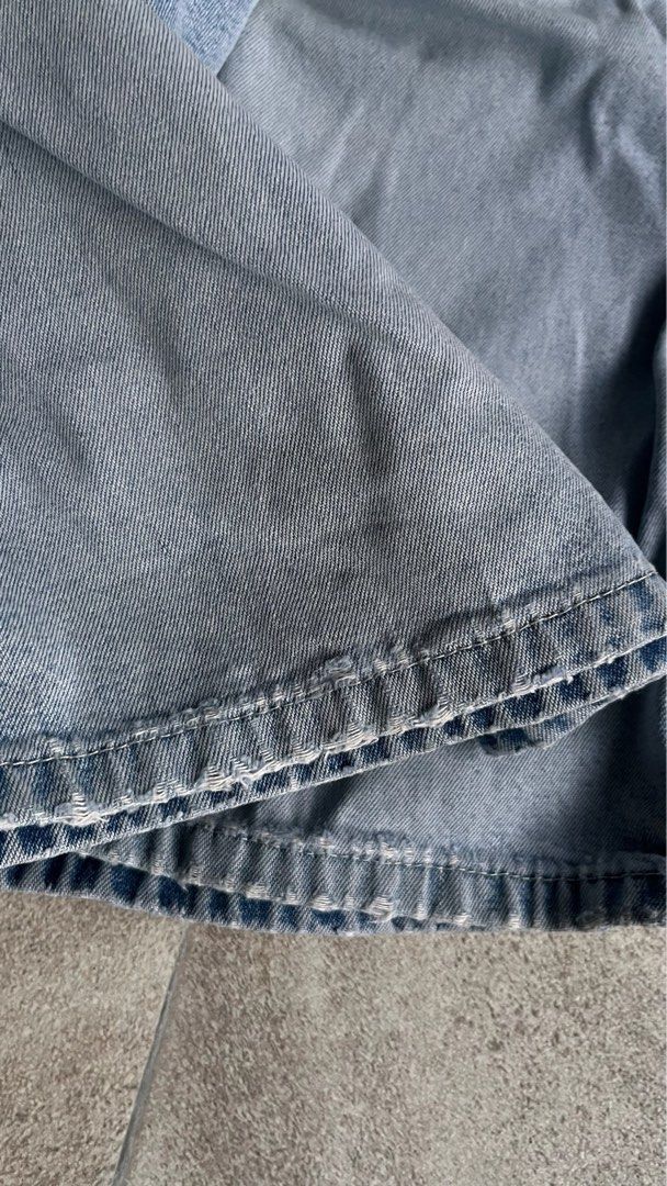 Levis Light Wash Denim Shorts - Size 31 (Category: Shorts) located in Cabuyao City. Submitted by kisyana (Listing ID 1464138985, Image 3). Description: .