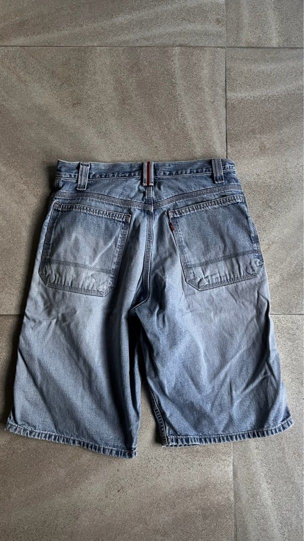Levis Light Wash Denim Shorts - Size 31 (Category: Shorts) located in Cabuyao City. Submitted by kisyana (Listing ID 1464138985, Image 1). Description: .