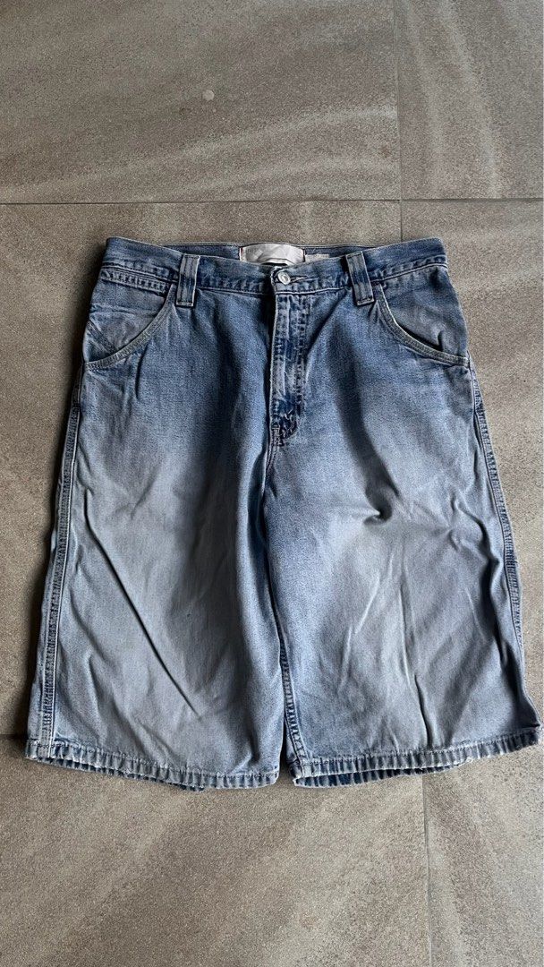 Levis Light Wash Denim Shorts - Size 31 (Category: Shorts) located in Cabuyao City. Submitted by kisyana (Listing ID 1464138985, Image 2). Description: .