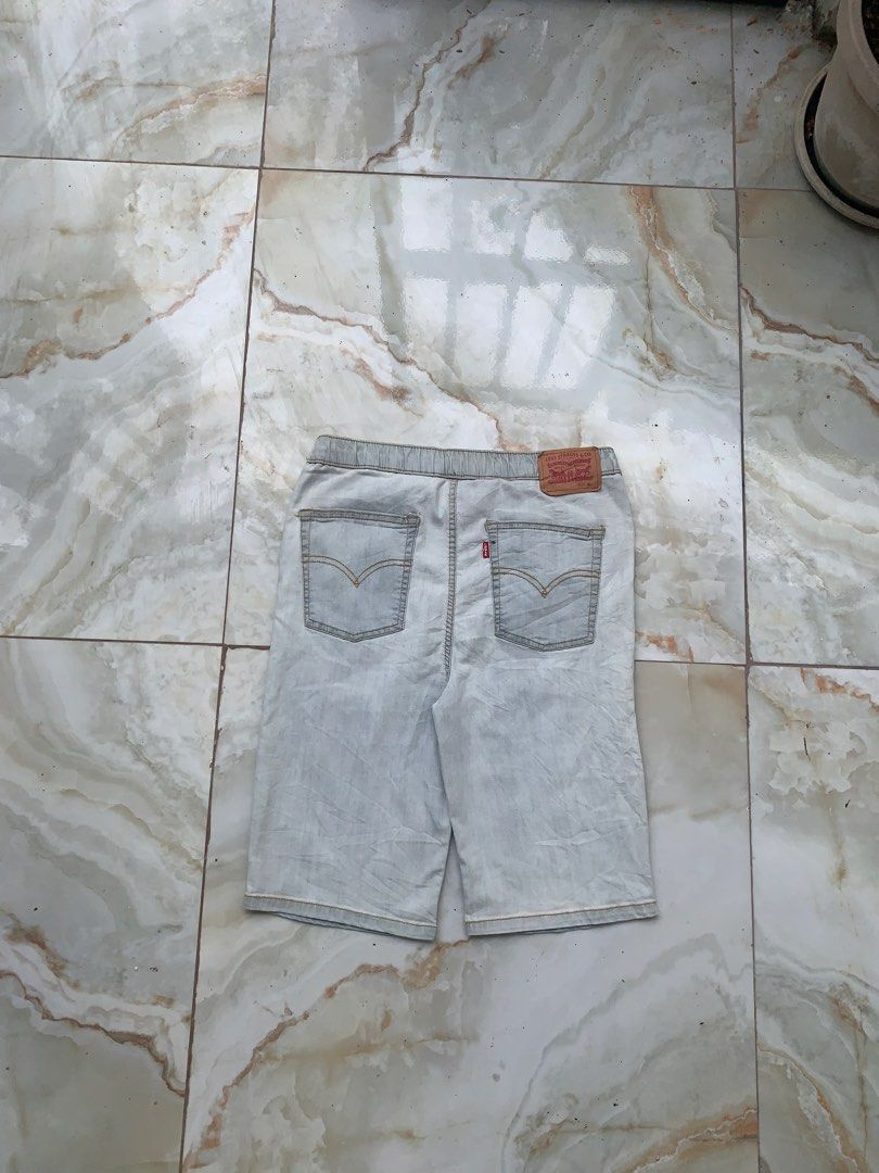 Levi’s pull-on short (Category: Shorts) located in Tubigon. Submitted by krazy.kimpoy (Listing ID 1464202448, Image 1). Description: good for 24-27 #levis #pull-on #shorts.