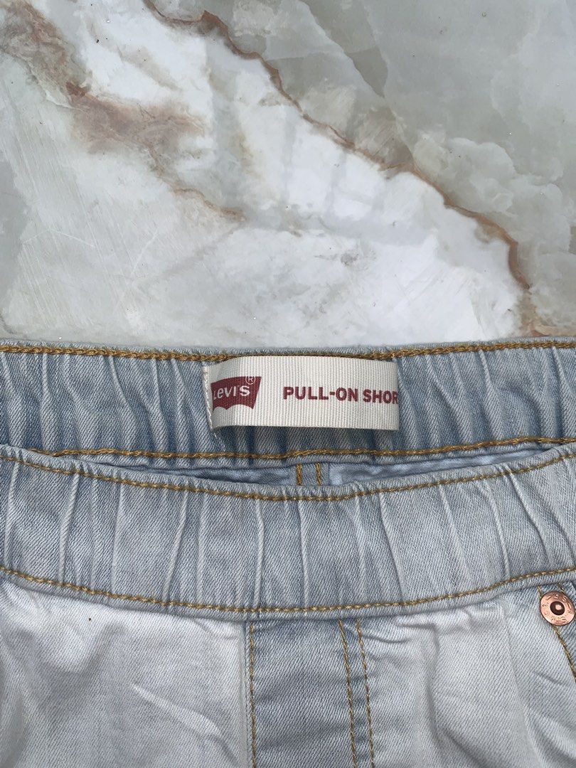 Levi’s pull-on short (Category: Shorts) located in Tubigon. Submitted by krazy.kimpoy (Listing ID 1464202448, Image 2). Description: good for 24-27 #levis #pull-on #shorts.