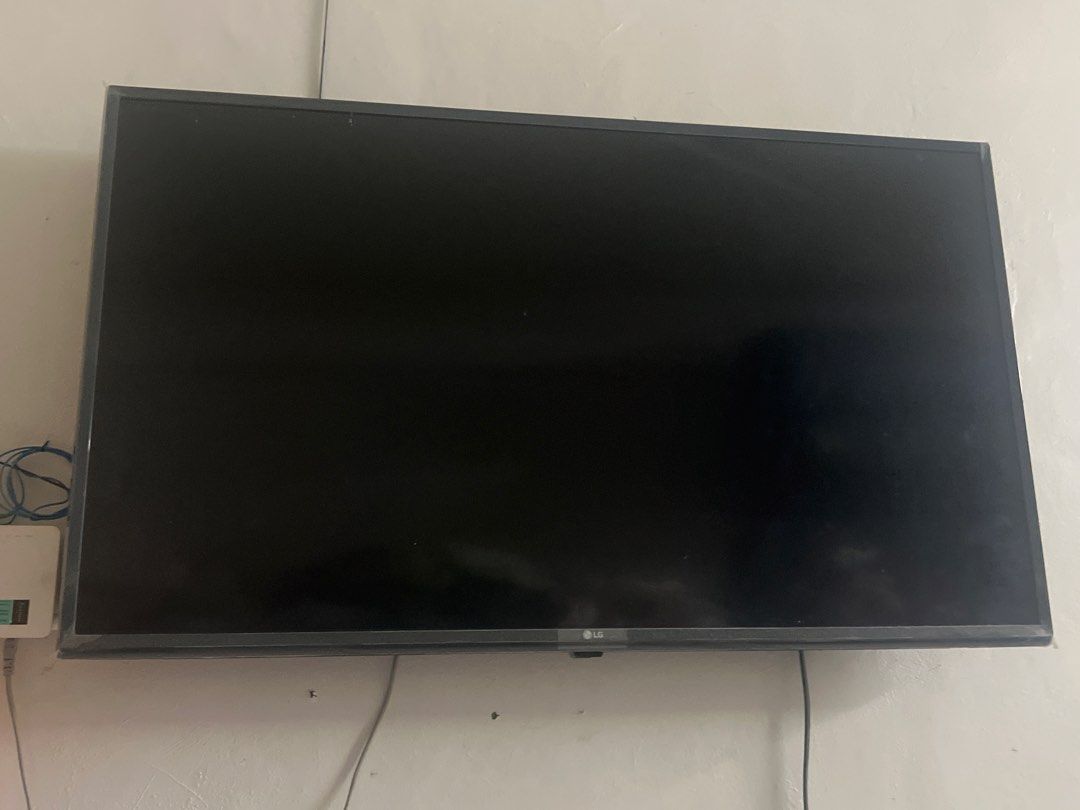 LG Television LM57 (Category: TV) located in Manila. Submitted by clevermoon.553710 (Listing ID 1464210635, Image 1). Description: - LG Flat Screen TV - Great for watching shows and playing games - Comes with all necessary cables - Ready for its new home!.
